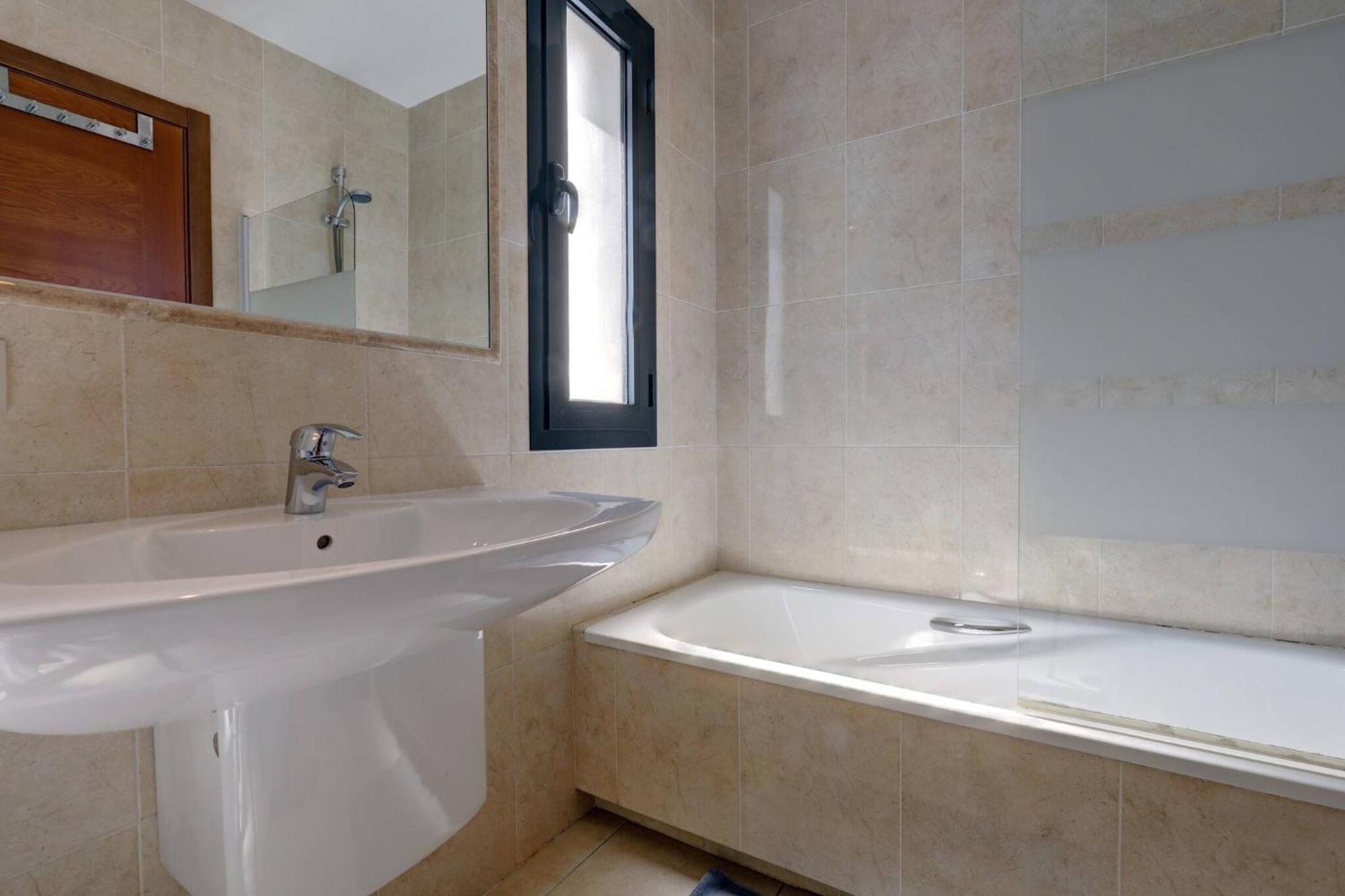 011 Bright And Spacious Villa With Private Pool 베날마데나코스타 외부 사진