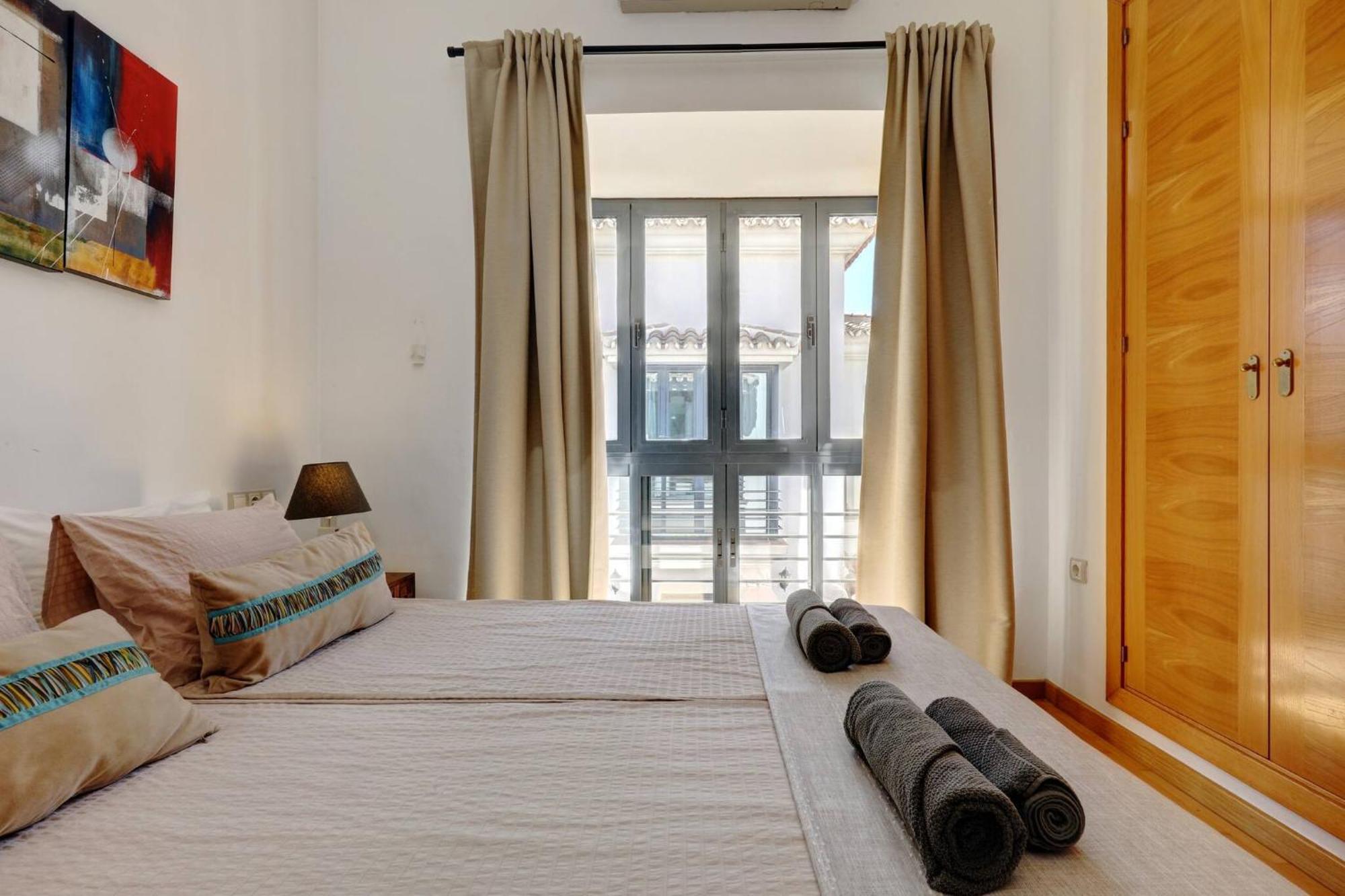 011 Bright And Spacious Villa With Private Pool 베날마데나코스타 외부 사진