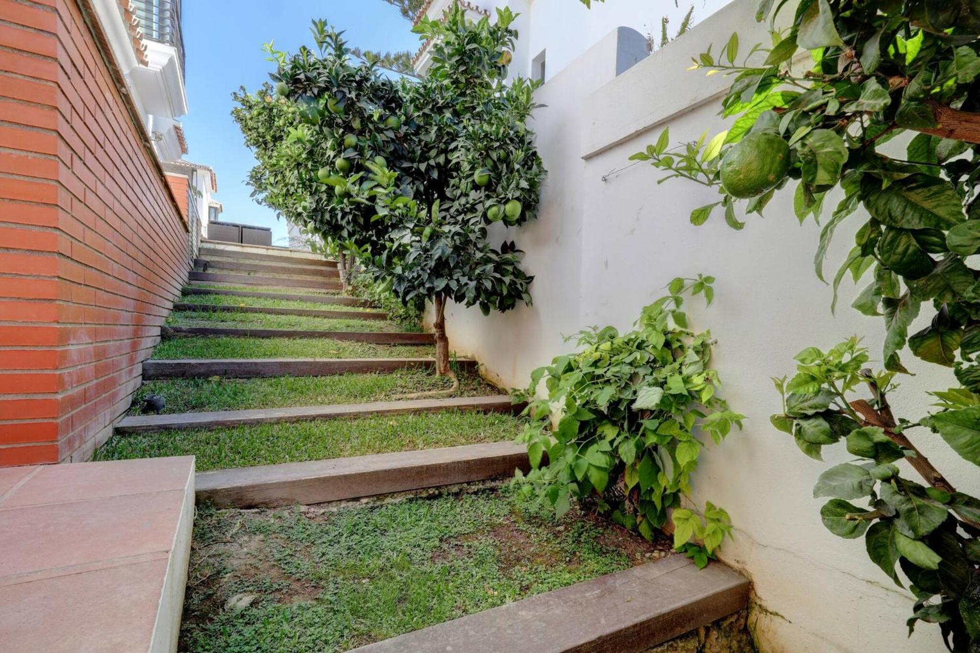 011 Bright And Spacious Villa With Private Pool 베날마데나코스타 외부 사진